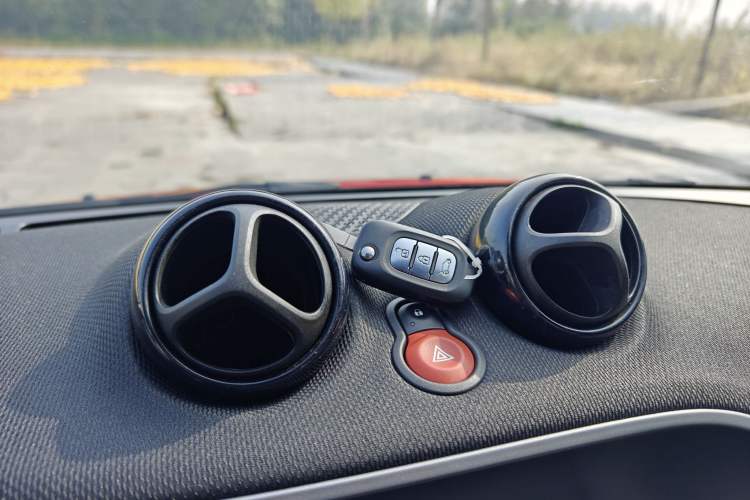 Used smart forfour 2016 1.0L 52 kW Passion Edition Interior 8