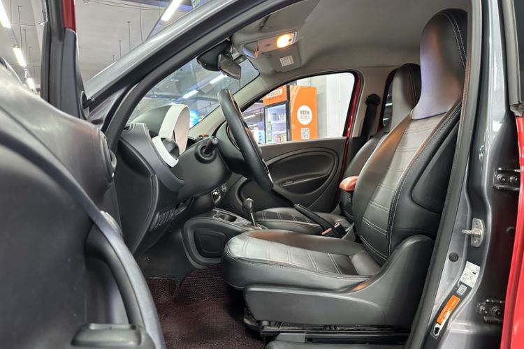 Used smart forfour 2016 1.0L 52 kW Dynamic Edition Interior 9