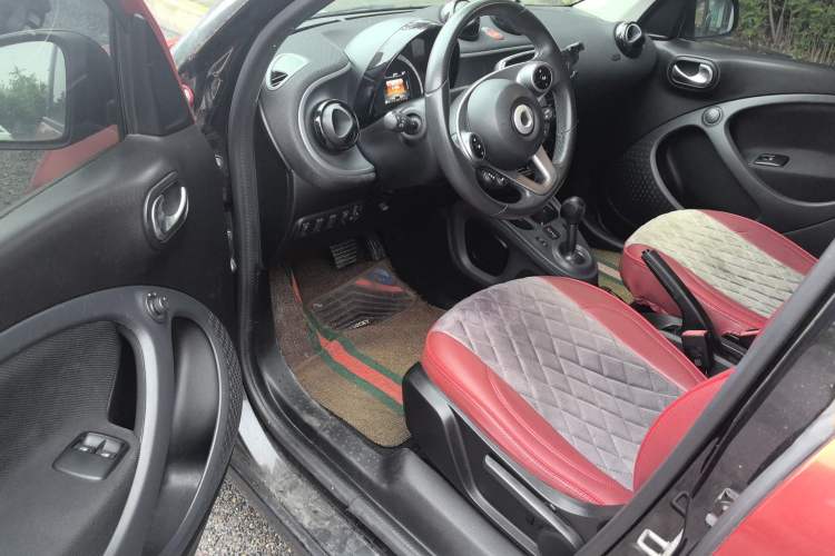 Used smart forfour 2016 1.0L 52 kW Passion Edition Left Front Seat