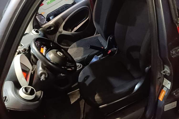 Used smart forfour 2016 1.0L 52 kW Dynamic Edition Left Front Seat