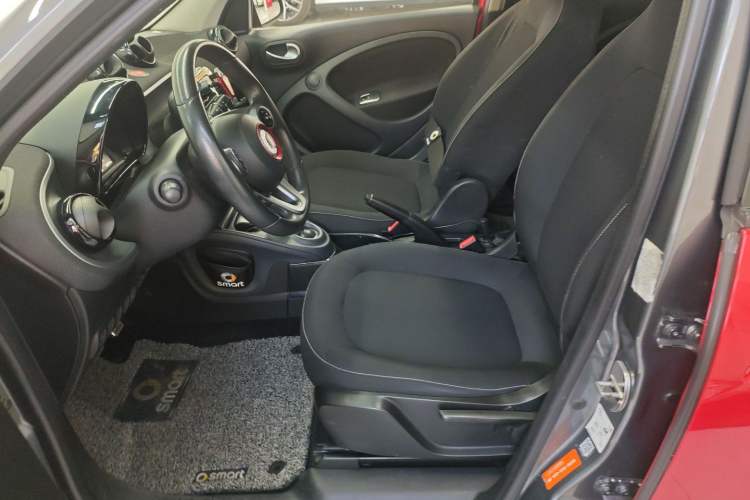 Used smart forfour 2016 1.0L 52 kW Passion Edition Left Front Seat