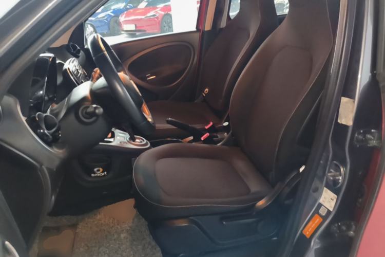 Used smart forfour 2016 1.0L 52 kW Passion Edition Left Front Seat