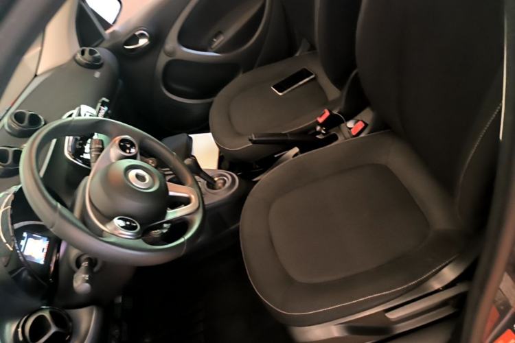 Used smart forfour 2016 1.0L 52 kW Passion Edition Left Front Seat