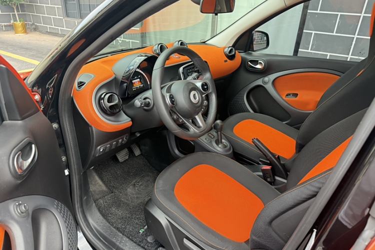 Used smart forfour 2016 1.0L 52 kW Passion Edition Left Front Seat