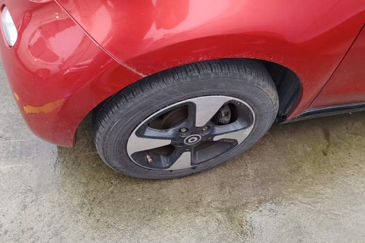 Used smart forfour 2016 1.0L 52 kW Passion Edition Left Front Wheel Hub