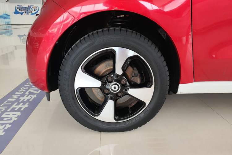Used smart forfour 2016 1.0L 52 kW Passion Edition Left Front Wheel Hub