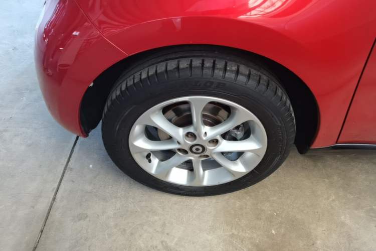 Used smart forfour 2016 1.0L 52 kW Dynamic Edition Left Front Wheel Hub