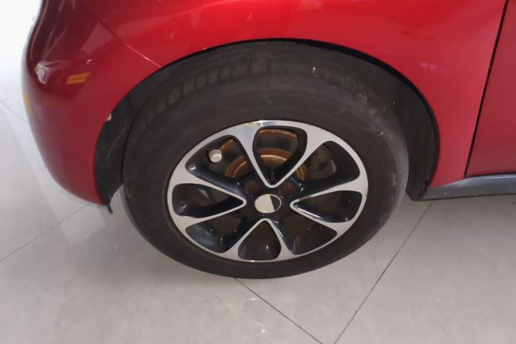 Used smart forfour 2016 1.0L 52 kW Passion Edition Left Front Wheel Hub