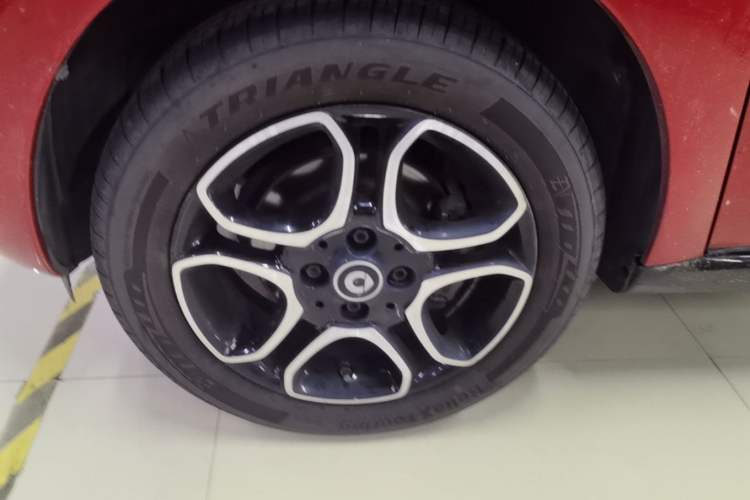 Used smart forfour 2016 0.9T 66 kW Pioneer Edition Left Front Wheel Hub