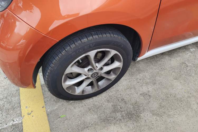 Used smart forfour 2016 1.0L 52 kW Dynamic Edition Left Front Wheel Hub