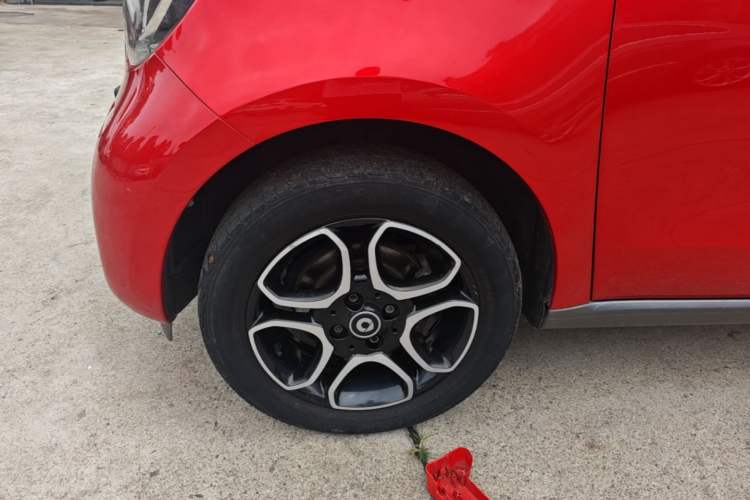 Used smart forfour 2016 0.9T 66 kW Pioneer Edition Left Front Wheel Hub