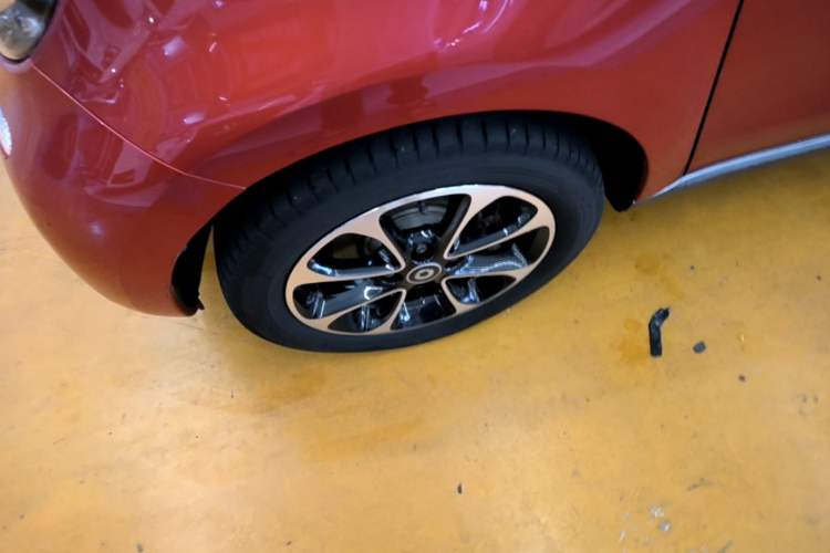 Used smart forfour 2016 1.0L 52 kW Passion Edition Left Front Wheel Hub