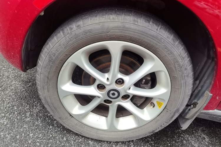 Used smart forfour 2016 1.0L 52 kW Dynamic Edition Left Front Wheel Hub