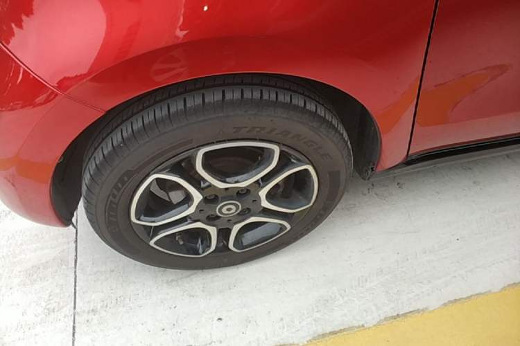 Used smart forfour 2016 0.9T 66 kW Pioneer Edition Left Front Wheel Hub