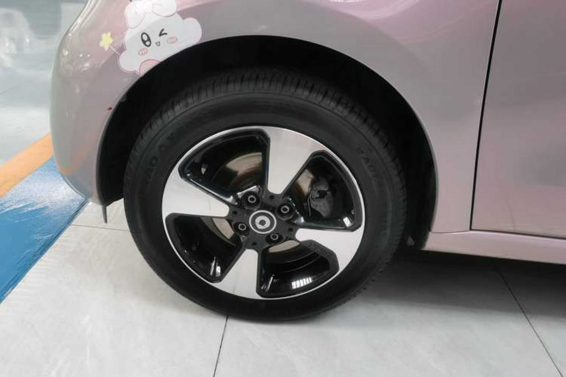 Used smart forfour 2016 1.0L 52 kW Passion Edition Left Front Wheel Hub
