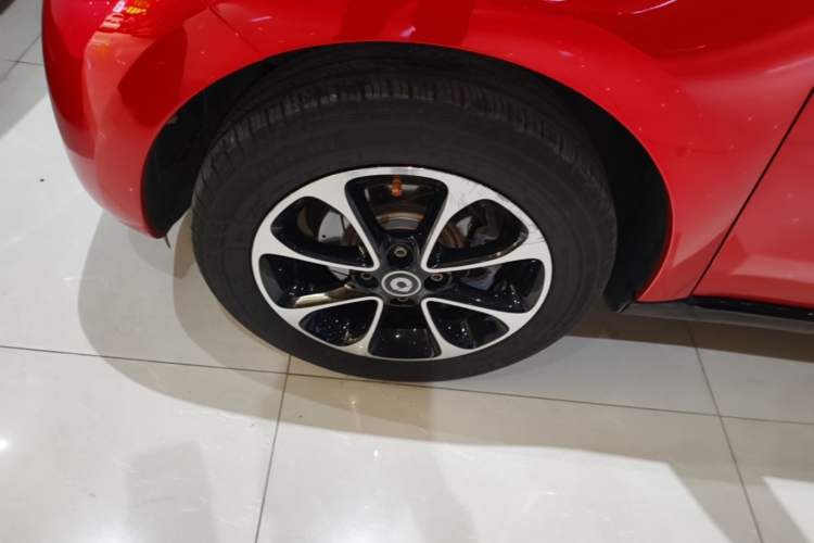 Used smart forfour 2016 1.0L 52 kW Passion Edition Left Front Wheel Hub