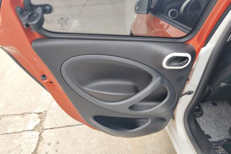 Used smart forfour 2016 1.0L 52 kW Dynamic Edition Left Rear Door Interior