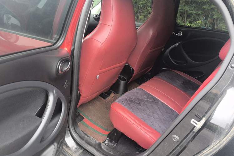 Used smart forfour 2016 1.0L 52 kW Passion Edition Left Rear Seat