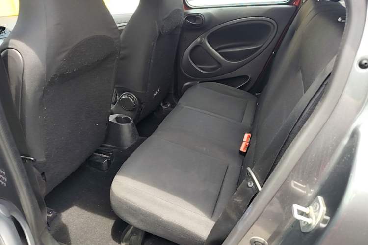 Used smart forfour 2016 1.0L 52 kW Dynamic Edition Left Rear Seat