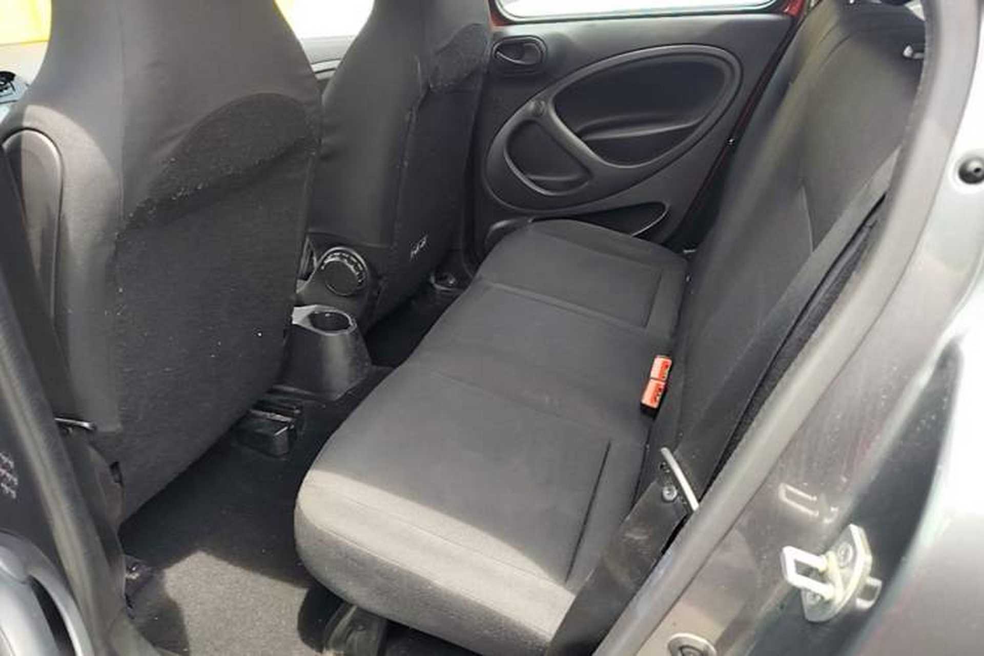 Used smart forfour 2016 1.0L 52 kW Dynamic Edition Left Rear Seat