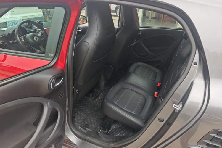 Used smart forfour 2016 0.9T 66 kW Pioneer Edition Left Rear Seat