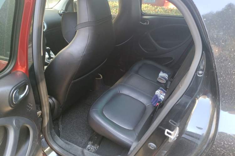 Used smart forfour 2016 1.0L 52 kW Passion Edition Left Rear Seat