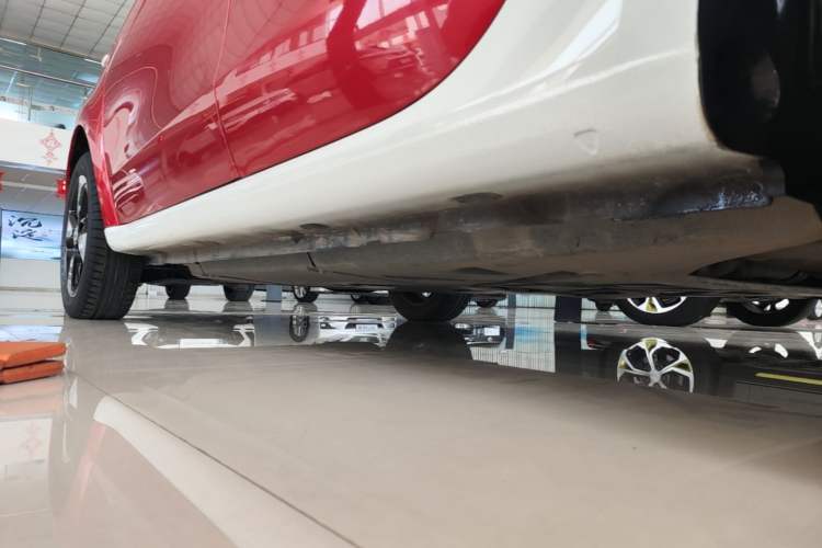 Used smart forfour 2016 1.0L 52 kW Passion Edition Left Side Sill