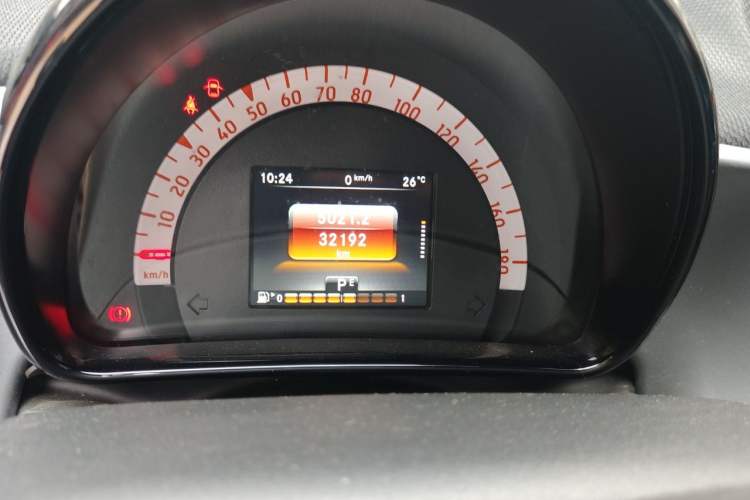 Used smart forfour 2016 0.9T 66 kW Pioneer Edition Odometer Close Up