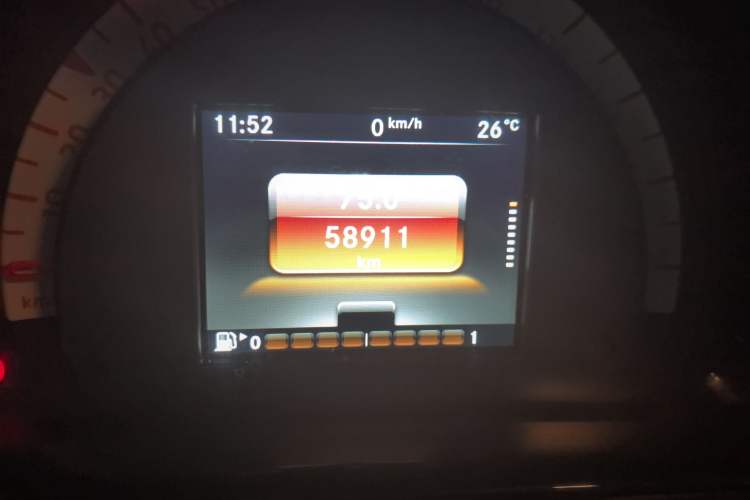 Used smart forfour 2016 1.0L 52 kW Passion Edition Odometer Close Up