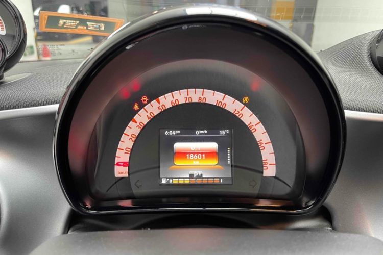 Used smart forfour 2016 0.9T 66 kW Pioneer Edition Odometer Close Up