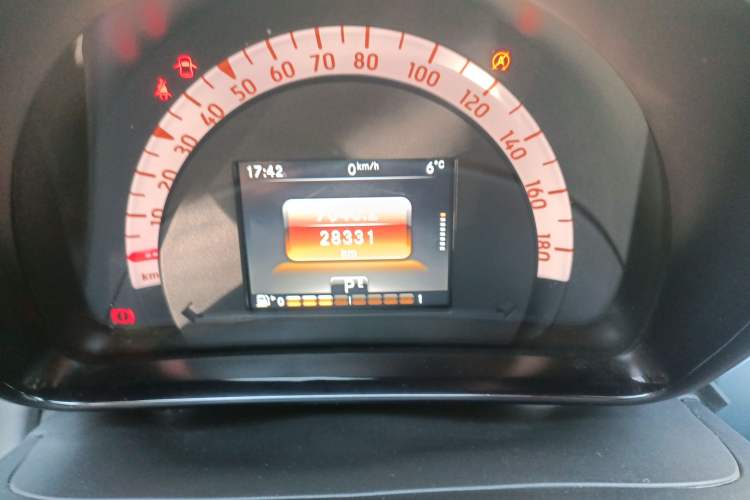 Used smart forfour 2016 1.0L 52 kW Passion Edition Odometer Close Up