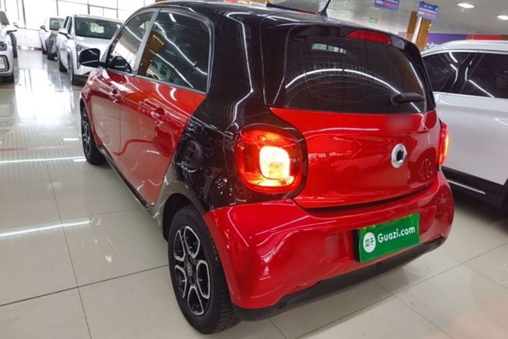 Used smart forfour 2016 0.9T 66 kW Pioneer Edition Rear Left 45 Deg