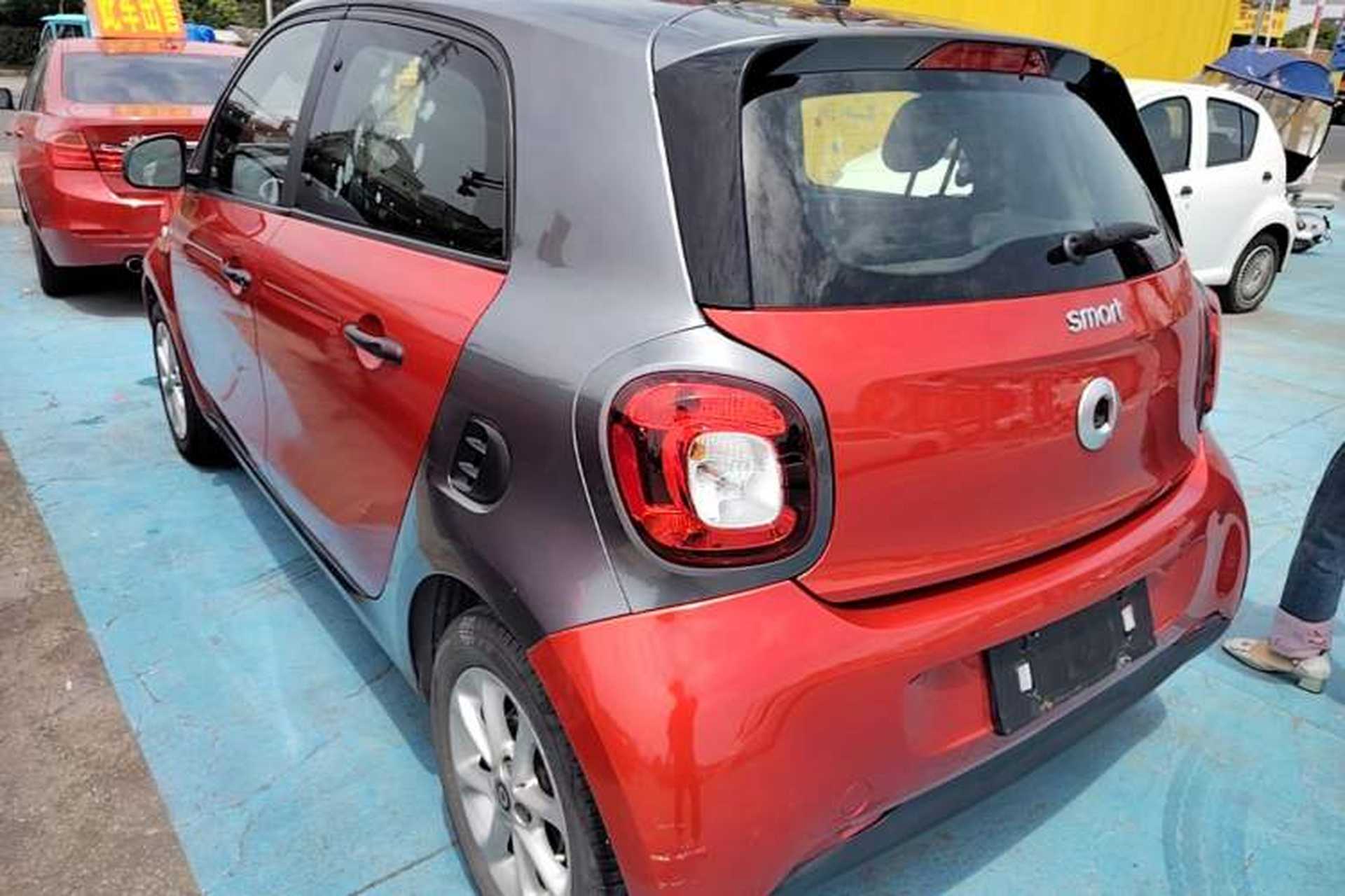 Used smart forfour 2016 1.0L 52 kW Dynamic Edition Rear Left 45 Deg