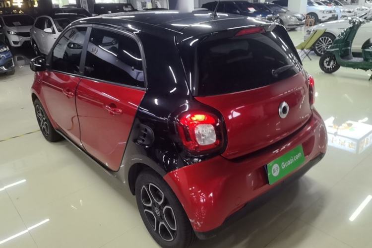 Used smart forfour 2016 0.9T 66 kW Pioneer Edition Rear Left 45 Deg
