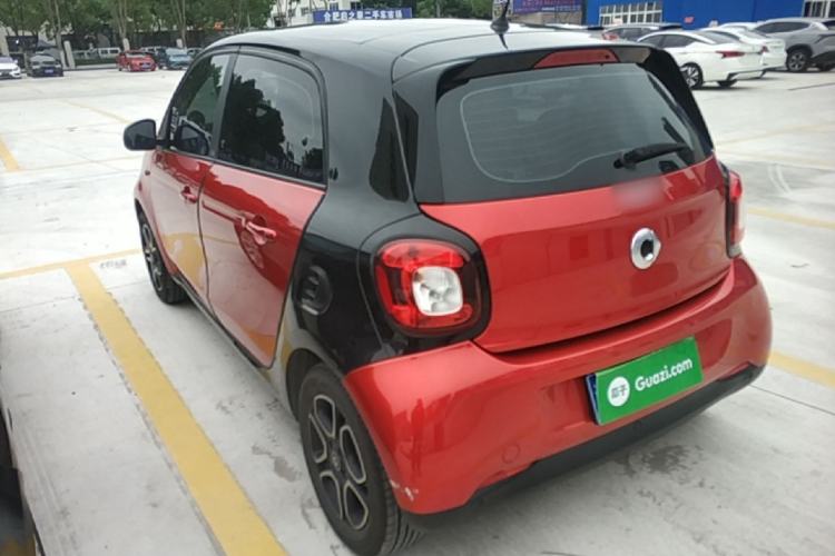 Used smart forfour 2016 0.9T 66 kW Pioneer Edition Rear Left 45 Deg