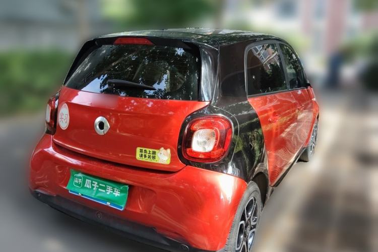 Used smart forfour 2016 0.9T 66 kW Pioneer Edition Rear Right 45 Deg