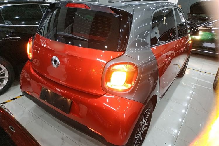 Used smart forfour 2016 0.9T 66 kW Pioneer Edition Rear Right 45 Deg