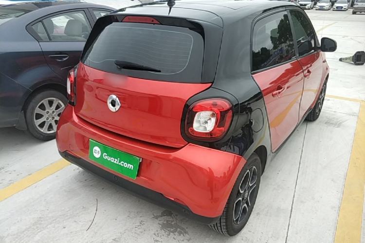 Used smart forfour 2016 0.9T 66 kW Pioneer Edition Rear Right 45 Deg