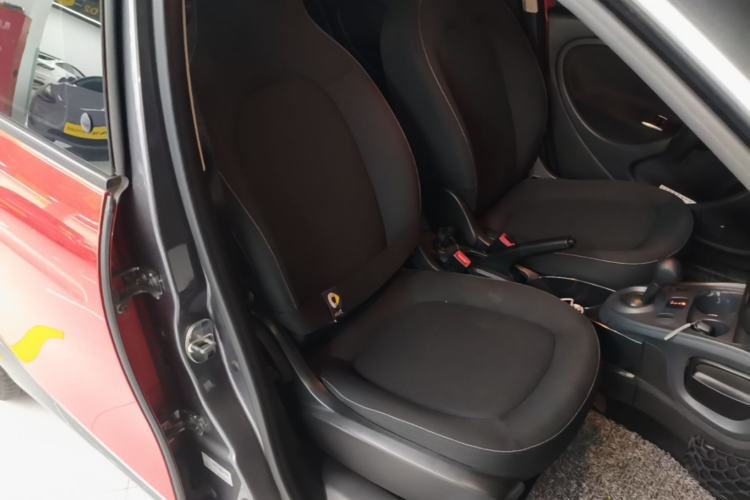 Used smart forfour 2016 1.0L 52 kW Passion Edition Right Front Seat