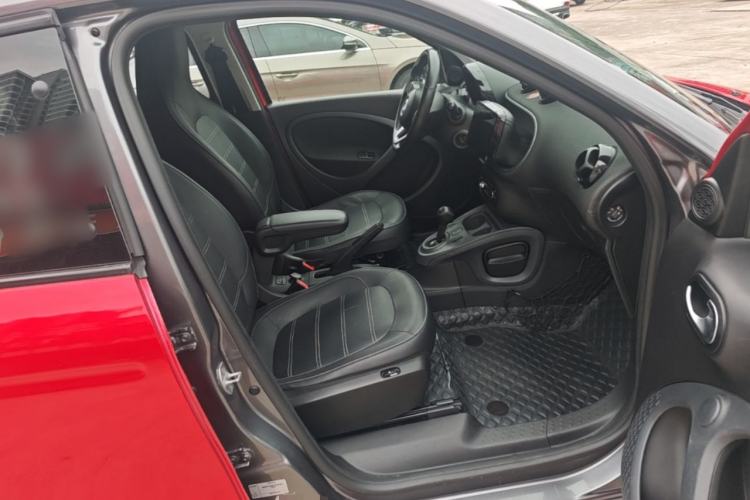 Used smart forfour 2016 0.9T 66 kW Pioneer Edition Right Front Seat