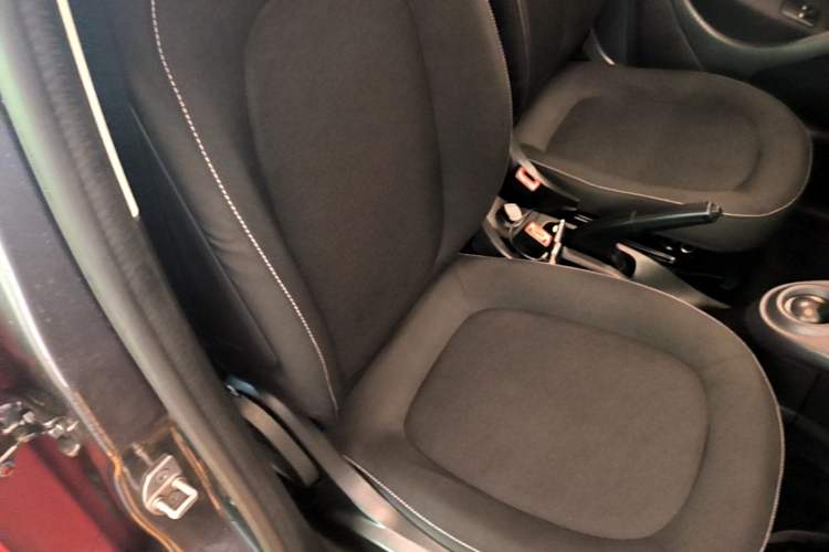 Used smart forfour 2016 1.0L 52 kW Passion Edition Right Front Seat