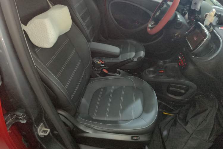 Used smart forfour 2016 0.9T 66 kW Pioneer Edition Right Front Seat