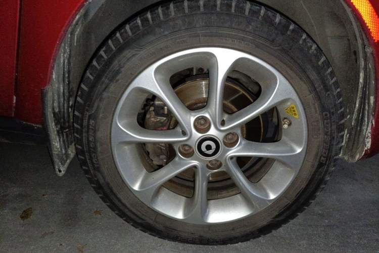 Used smart forfour 2016 1.0L 52 kW Dynamic Edition Right Front Wheel Hub