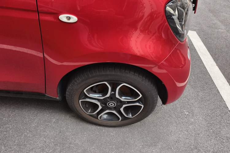 Used smart forfour 2016 0.9T 66 kW Pioneer Edition Right Front Wheel Hub