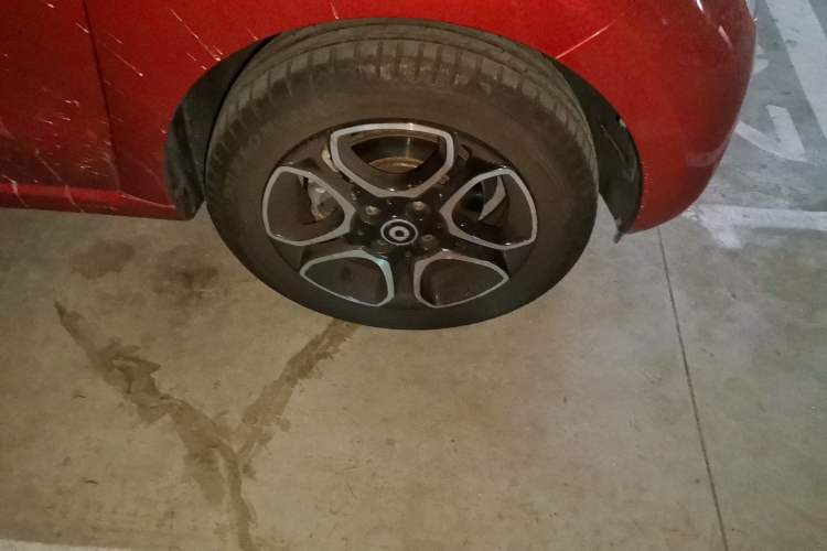Used smart forfour 2016 0.9T 66 kW Pioneer Edition Right Front Wheel Hub