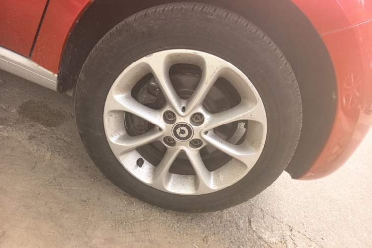 Used smart forfour 2016 1.0L 52 kW Dynamic Edition Right Front Wheel Hub
