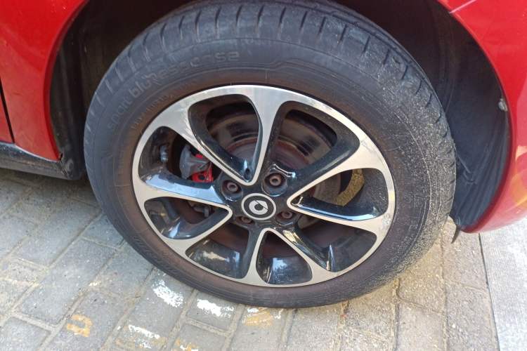 Used smart forfour 2016 1.0L 52 kW Passion Edition Right Front Wheel Hub