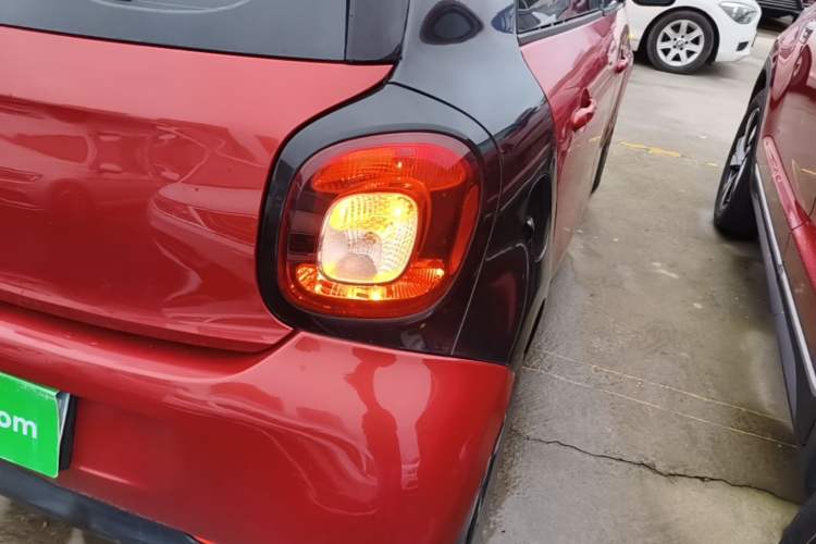 Used smart forfour 2016 1.0L 52 kW Passion Edition Right Rear Taillight