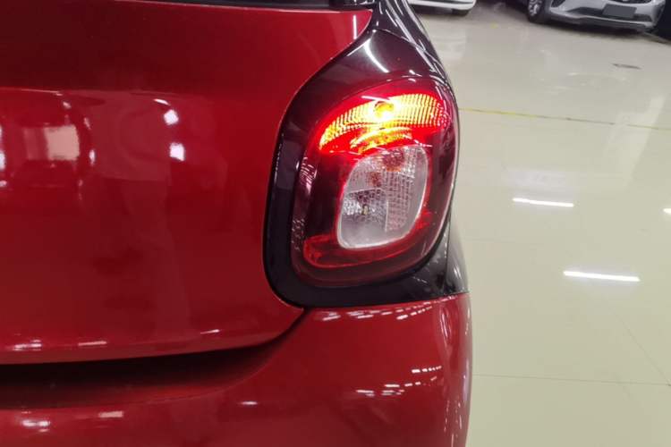 Used smart forfour 2016 0.9T 66 kW Pioneer Edition Right Rear Taillight