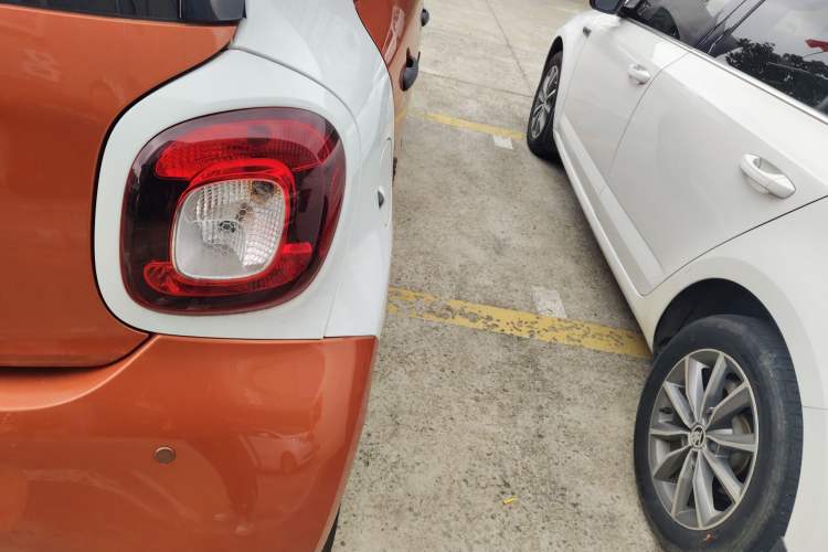 Used smart forfour 2016 1.0L 52 kW Dynamic Edition Right Rear Taillight
